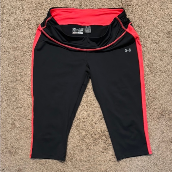 Under Armour Black and Red Capris - Picture 1 of 1